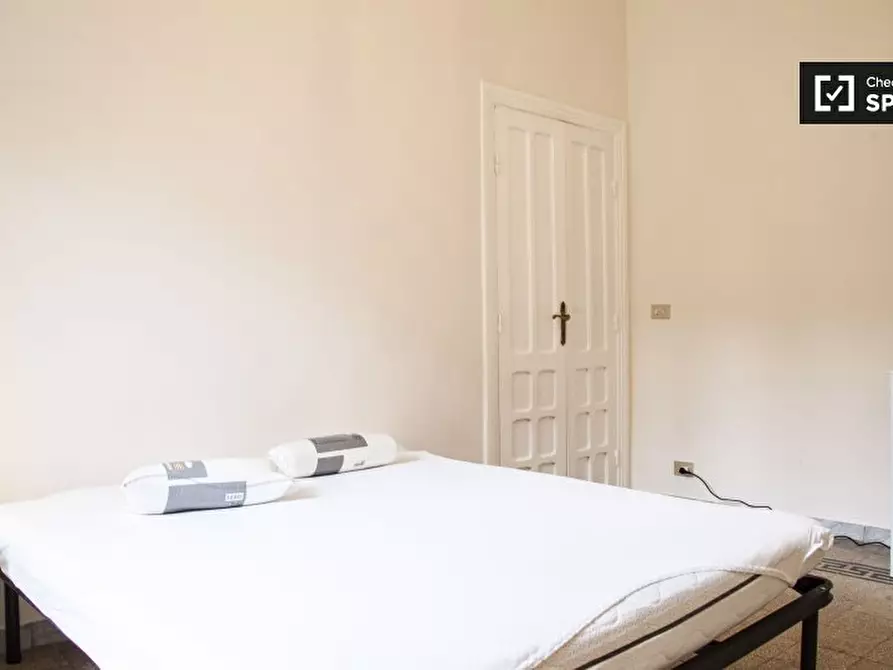 Immagine 4 di Camera condivisa in affitto  in Largo Magnagrecia a Roma