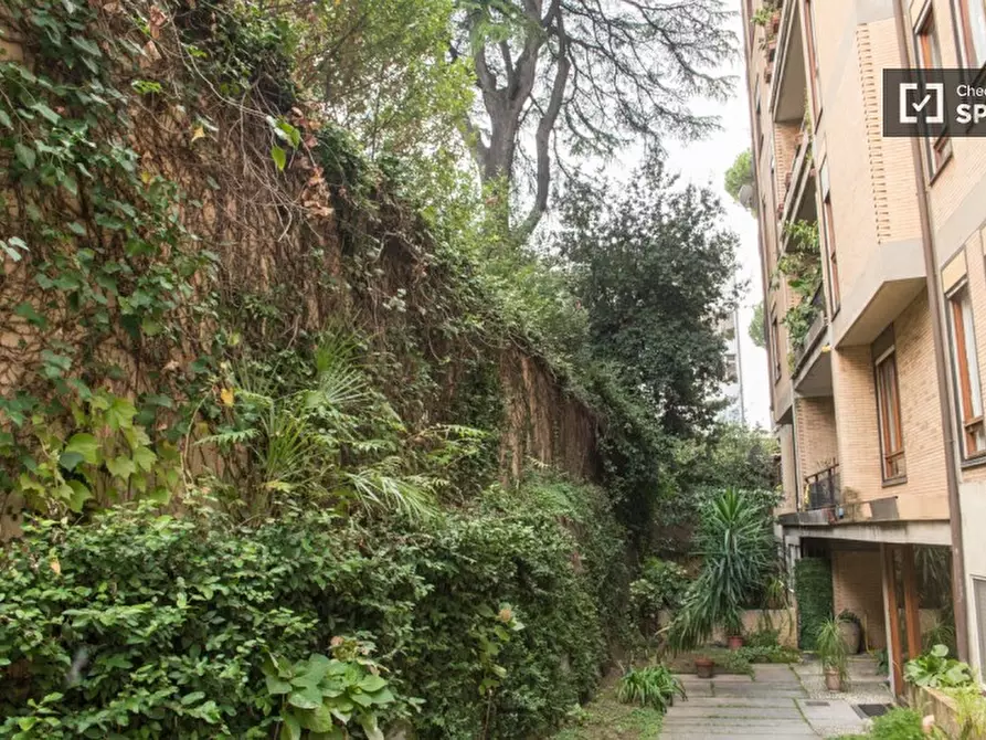 Immagine 17 di Camera condivisa in affitto  in Via Guattani a Roma