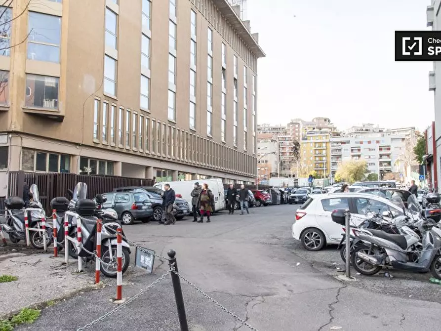 Immagine 18 di Camera condivisa in affitto  in Largo Francesco Anzani a Roma
