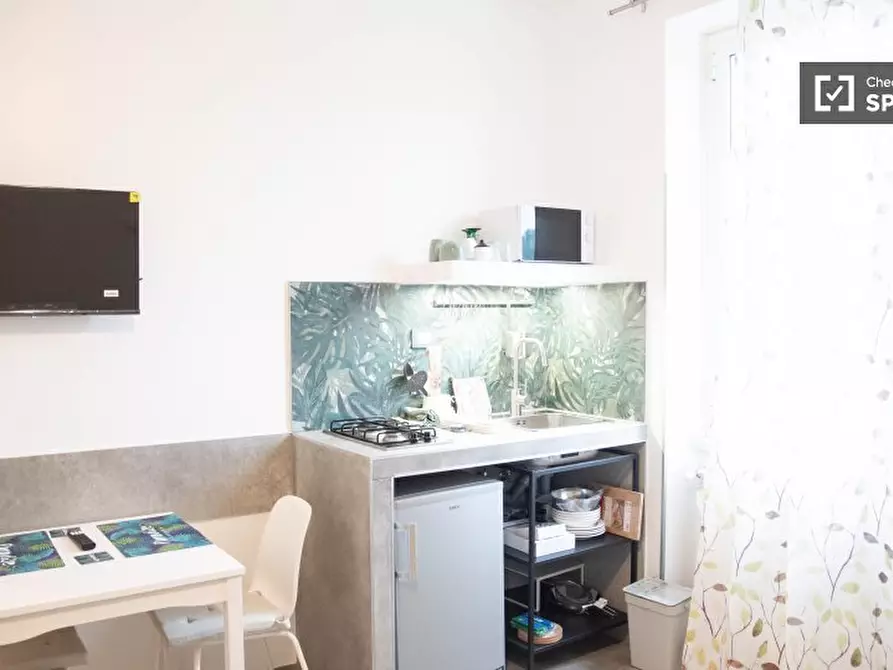 Immagine 1 di Ufficio in affitto  in Via del Forte Braschi a Roma