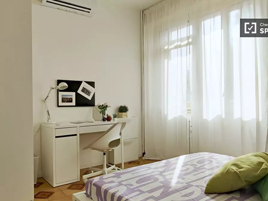 Immagine 2 di Camera condivisa in affitto  in via Barzoni a Milano