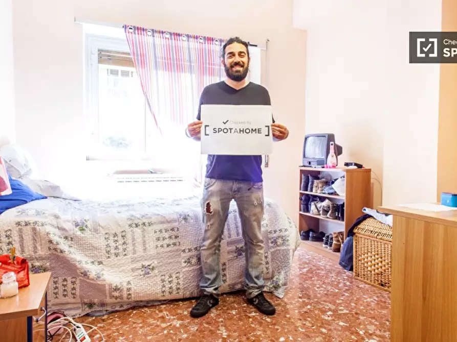 Immagine 18 di Camera condivisa in affitto  in Via Gaspare Gozzi a Roma