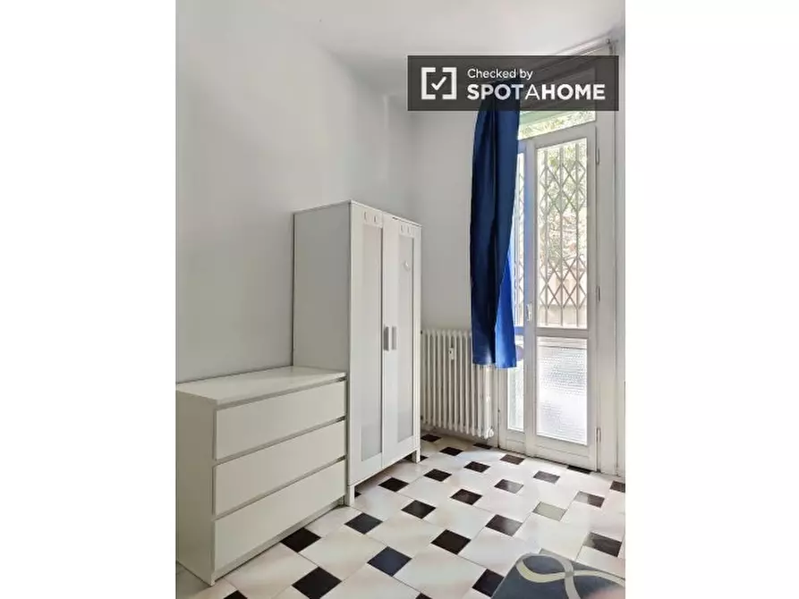 Immagine 3 di Camera condivisa in affitto  in Via Monzambano a Milano