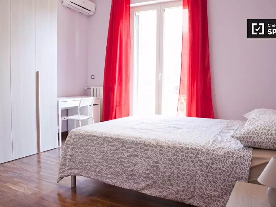 Immagine 1 di Camera condivisa in affitto  in Via Avegno a Roma