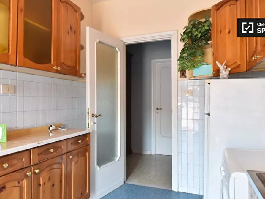 Immagine 6 di Camera condivisa in affitto  in Via Sandro Sandri a Roma