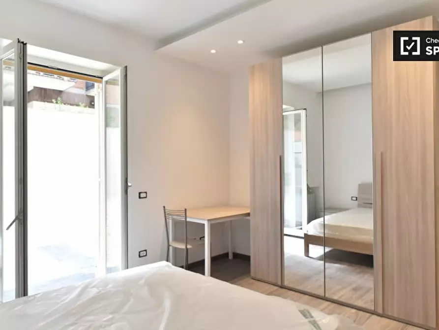 Immagine 3 di Camera condivisa in affitto  in Viale di Vigna Pia a Roma