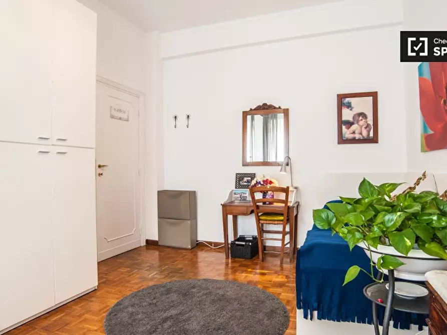 Immagine 3 di Camera condivisa in affitto  in Via Giuseppe Allievo, 00135 Roma RM, Italy a Roma