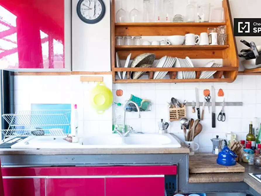 Immagine 12 di Camera condivisa in affitto  in Via Pietro D'Assisi a Roma