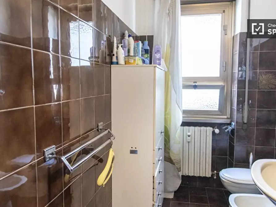 Immagine 11 di Camera condivisa in affitto  in Via Laurentina a Roma