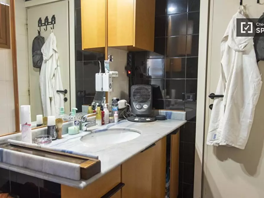 Immagine 10 di Camera condivisa in affitto  in Lungotevere di Pietra Papa a Roma