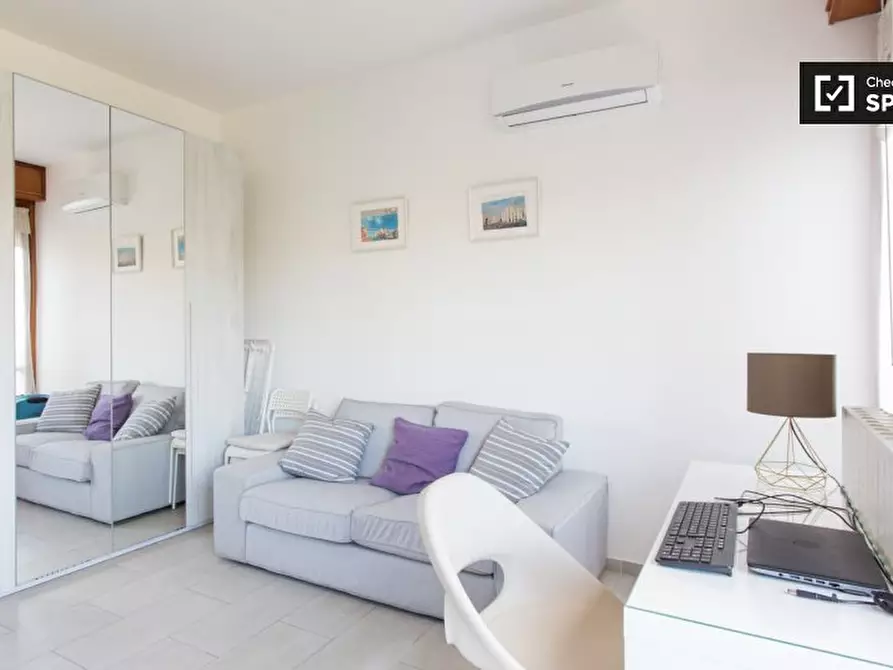 Immagine 15 di Camera condivisa in affitto  in Via Toce a Milano