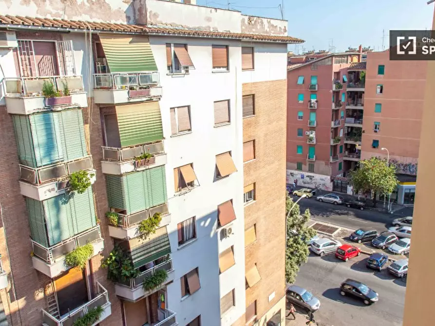 Immagine 15 di Camera condivisa in affitto  in Via Tuscolana a Roma