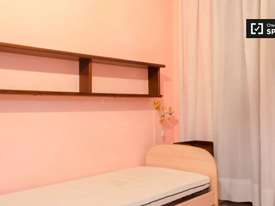 Immagine 2 di Camera condivisa in affitto  in Via di Tor Vergata a Roma