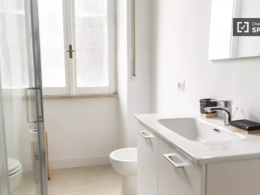 Immagine 5 di Camera condivisa in affitto  in Viale delle Medaglie d'Oro a Roma