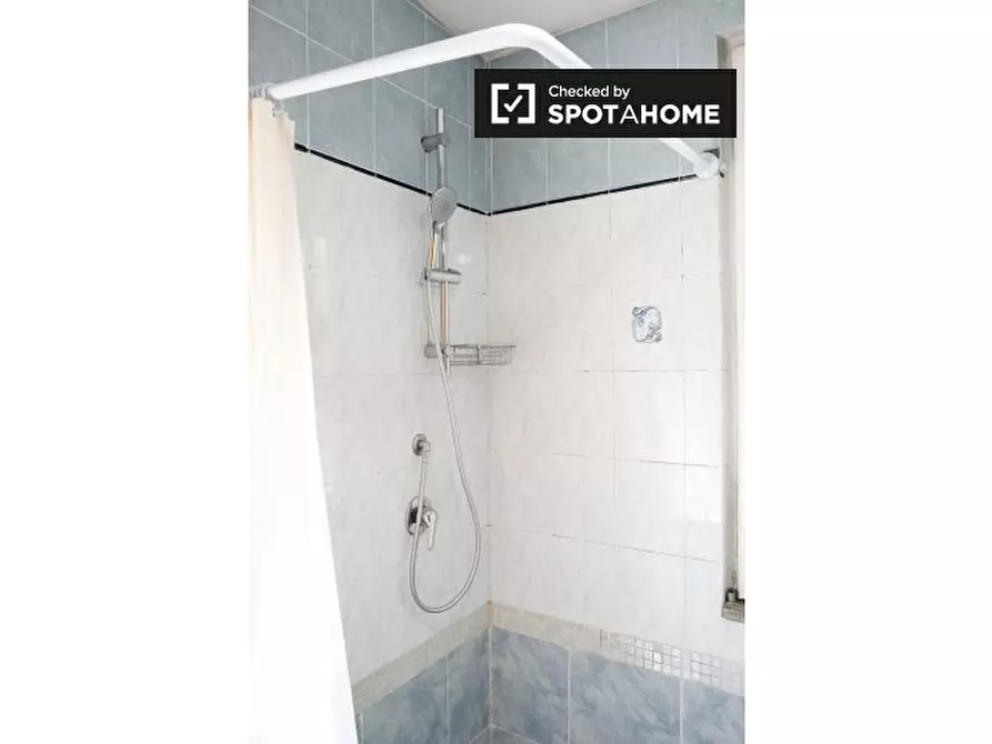 Immagine 15 di Appartamento in affitto  in Via Grottaferrata a Roma