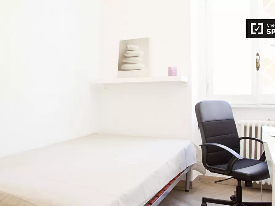 Immagine 14 di Camera condivisa in affitto  in Via Temistocle Calzecchi Onesti a Roma