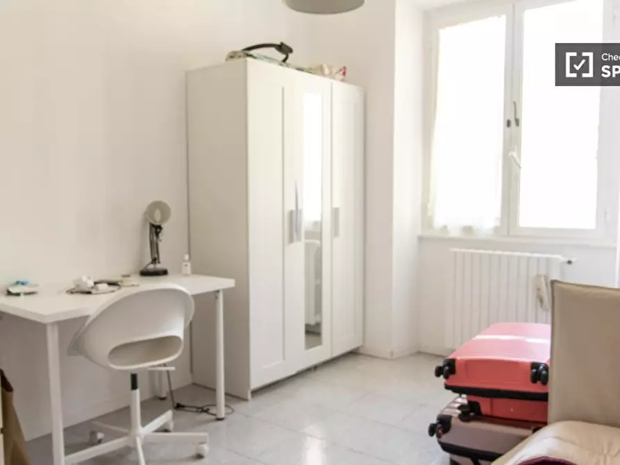 Immagine 4 di Camera condivisa in affitto  in Via Carlo Mirabello a Roma