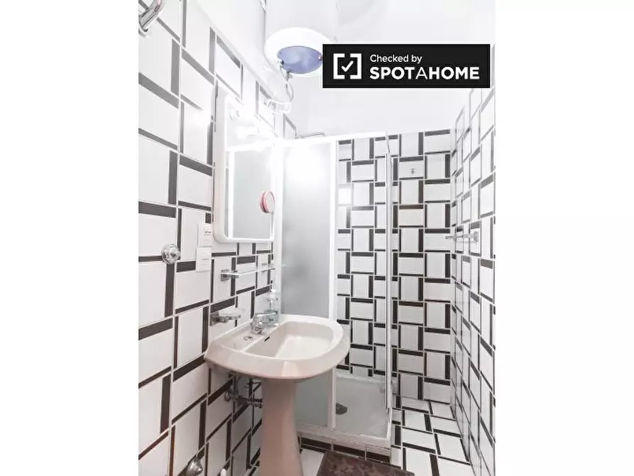 Immagine 11 di Appartamento in affitto  in Viale Regina Margherita, 217 a Roma