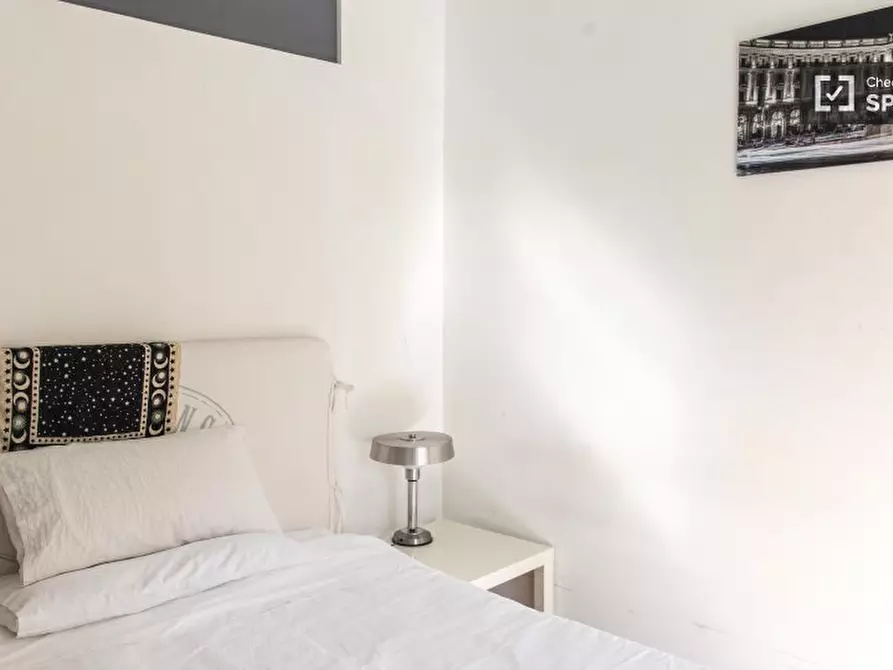 Immagine 4 di Camera condivisa in affitto  in Via Luciano Zuccoli a Roma