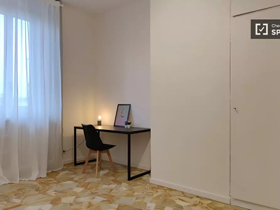 Immagine 2 di Camera condivisa in affitto  in Via Plinio a Milano