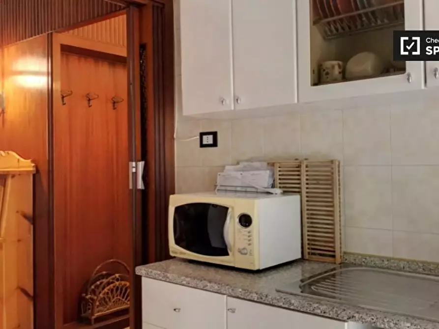 Immagine 8 di Camera condivisa in affitto  in Via Aquilonia, 00177 Roma RM, Italy a Roma