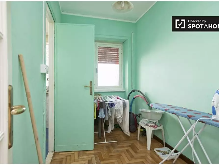 Immagine 13 di Camera condivisa in affitto  in Via Gregorio Ricci Curbastro, 00149 Roma RM, Italy a Roma