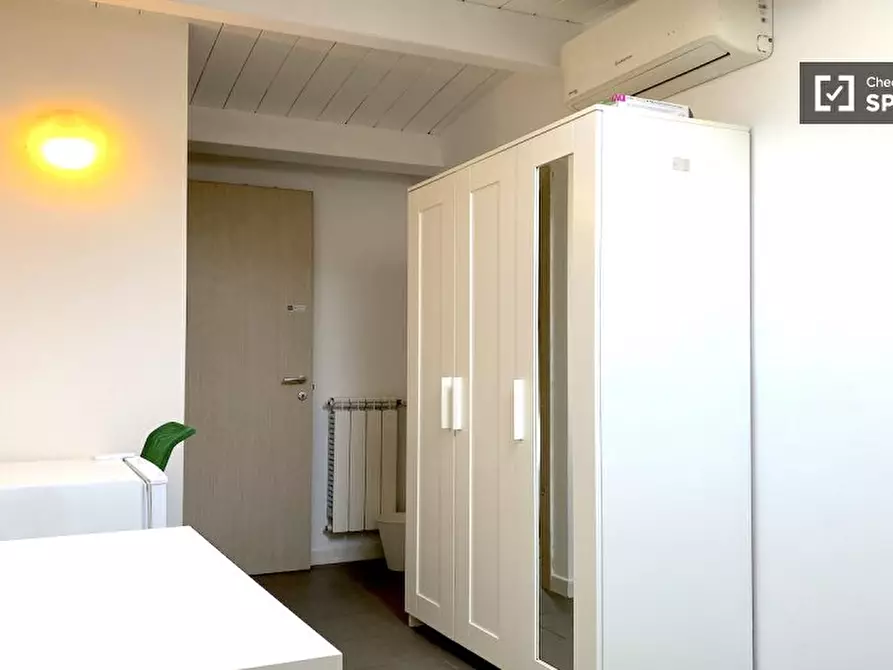 Immagine 3 di Camera condivisa in affitto  in Via di Carcaricola a Roma