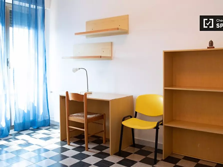 Immagine 4 di Camera condivisa in affitto  in Via Alfonso Borelli a Roma