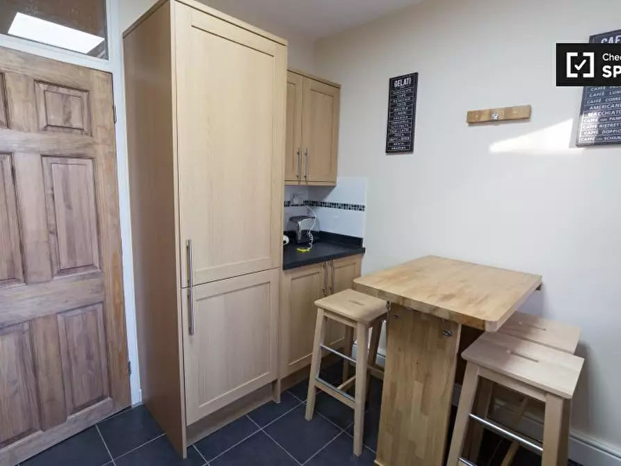 Immagine 3 di Camera condivisa in affitto  in Wandle Way a Wandsworth