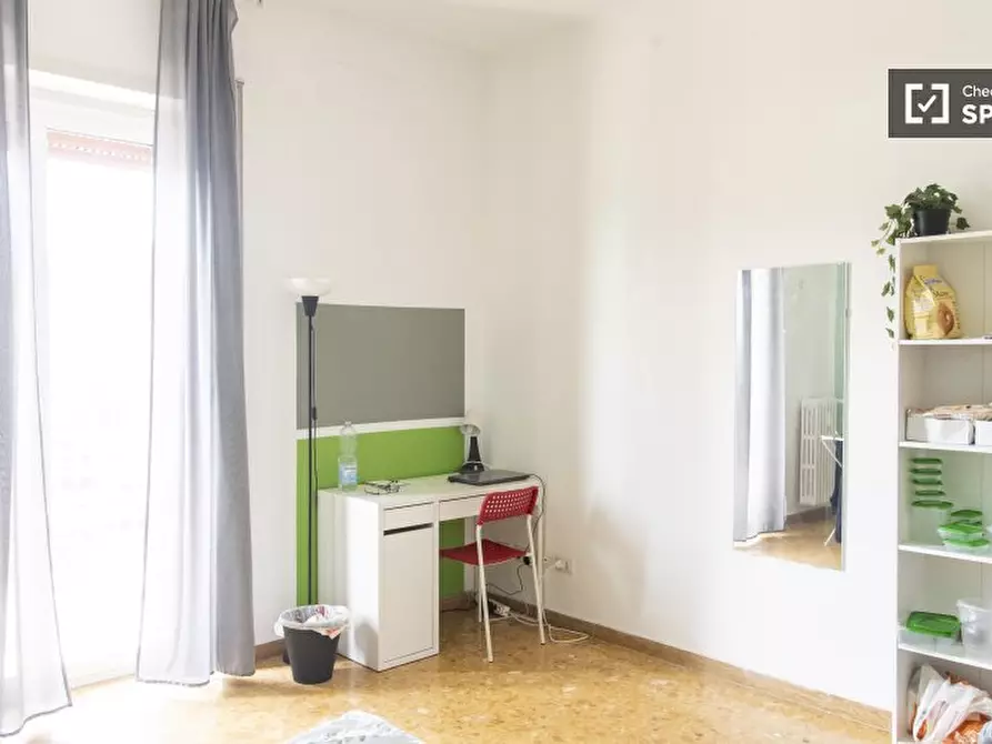 Immagine 2 di Camera condivisa in affitto  in Via Val d'Aosta a Roma
