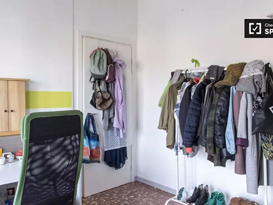 Immagine 3 di Camera condivisa in affitto  in Viale Palmiro Togliatti a Roma