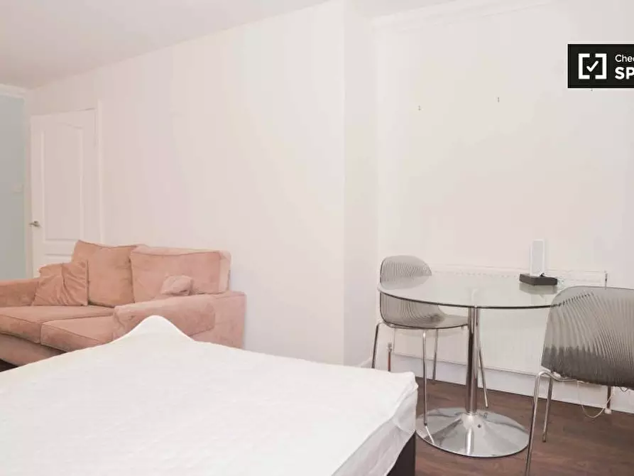 Immagine 2 di Camera condivisa in affitto  in Evenwood Cl a Wandsworth