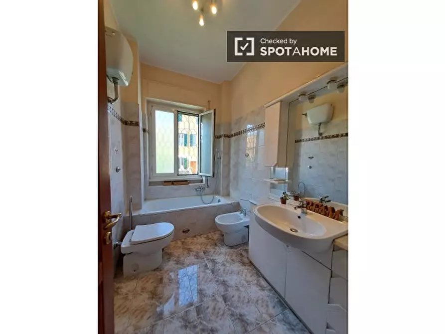 Immagine 11 di Appartamento in affitto  in Via Daniello Bartoli a Roma