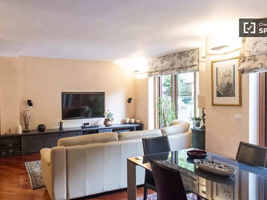 Immagine 10 di Appartamento in affitto  in Via Erode Attico a Roma