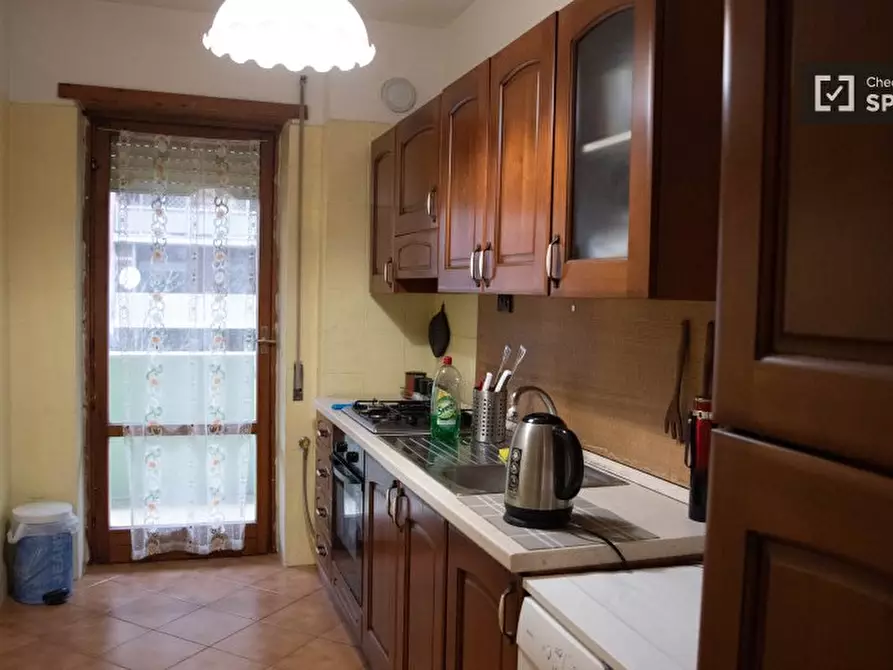 Immagine 5 di Camera condivisa in affitto  in Via Libero Leonardi a Roma