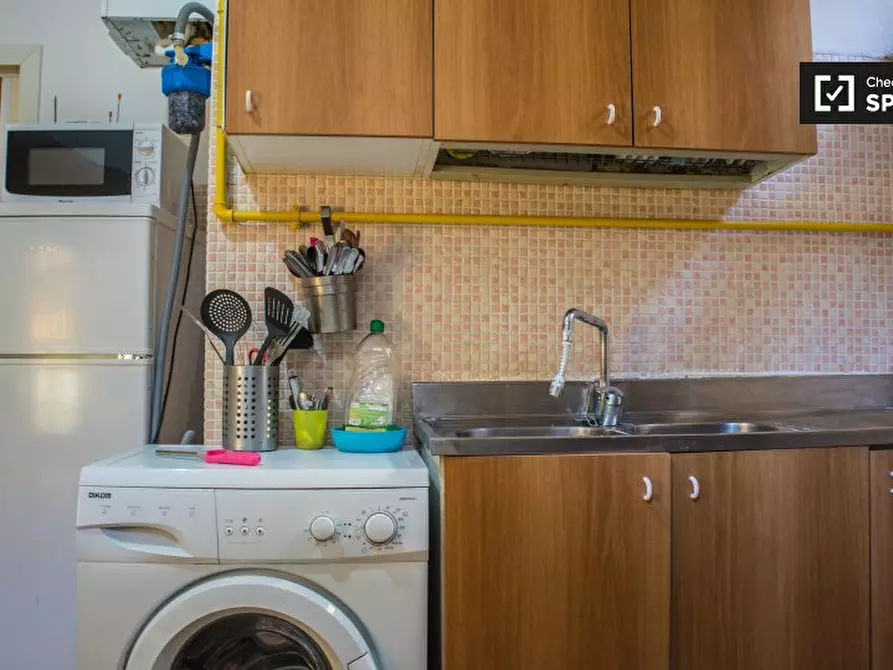 Immagine 5 di Camera condivisa in affitto  in Vicolo del Vicario, 00165 Roma RM, Italy a Roma