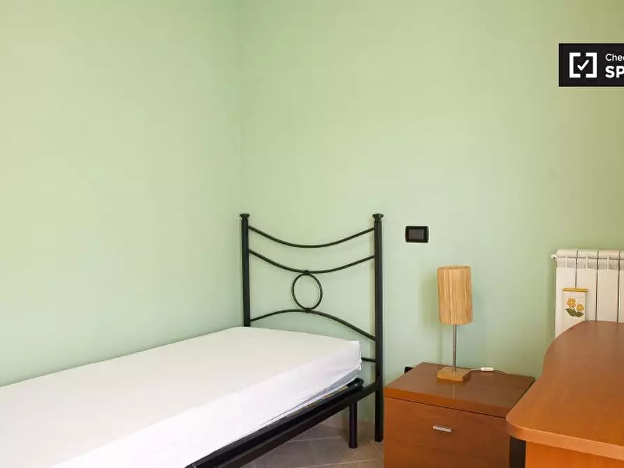 Immagine 2 di Camera condivisa in affitto  in Via del Casale Ferranti, 00173 Roma RM, Italy a Roma