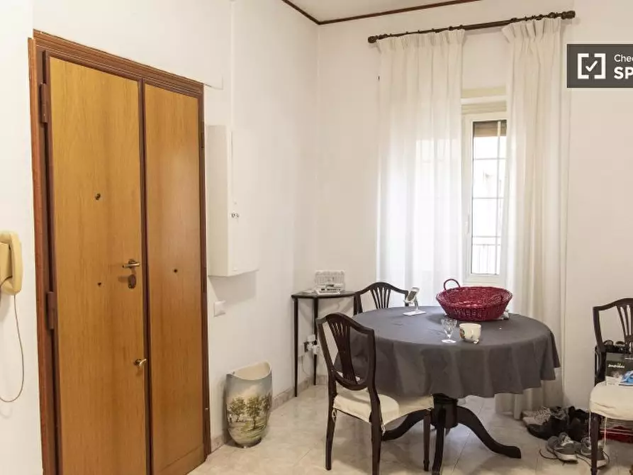 Immagine 7 di Camera condivisa in affitto  in Via Genzano a Roma