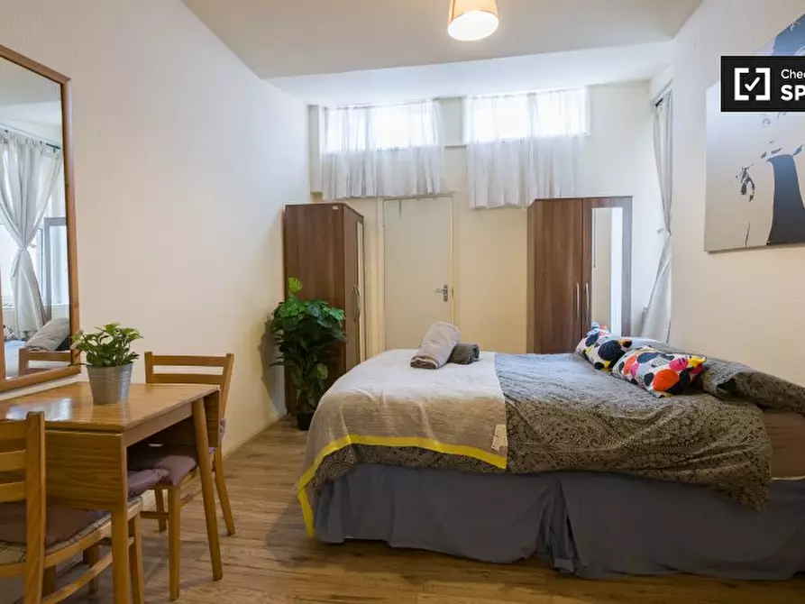 Immagine 2 di Ufficio in affitto  in Park Ave a Brent