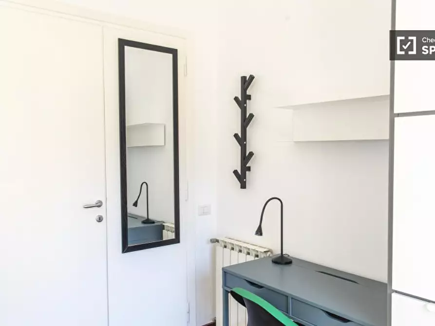 Immagine 4 di Camera condivisa in affitto  in Via Arezzo a Roma