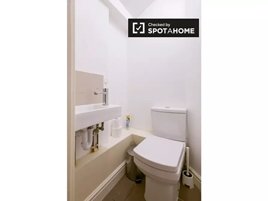 Immagine 9 di Camera condivisa in affitto  in a Court St a Poplar