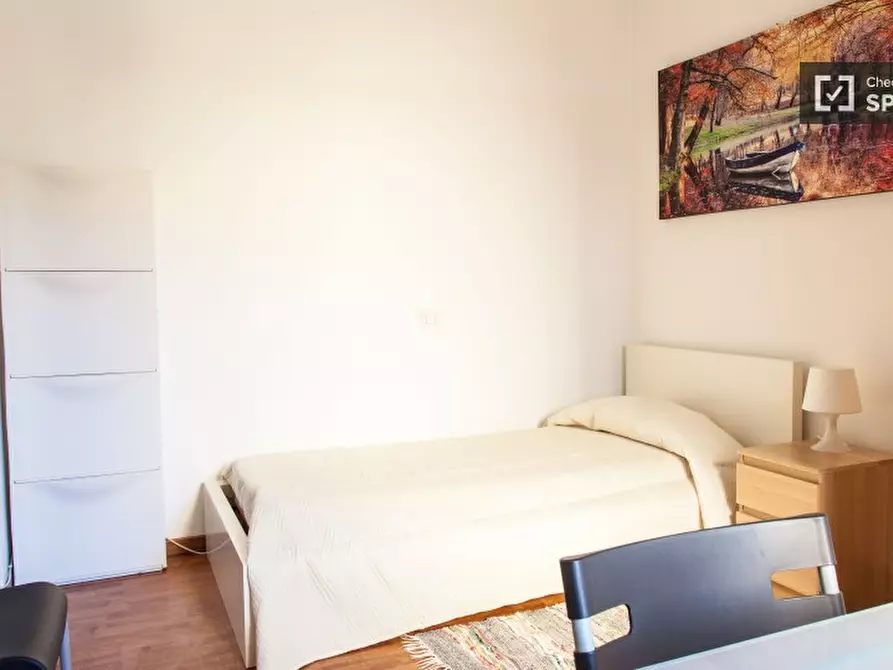 Immagine 13 di Camera condivisa in affitto  in Via del Fontanile Arenato a Roma