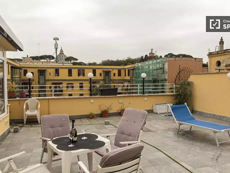 Immagine 9 di Camera condivisa in affitto  in Via Francesco Caracciolo a Roma