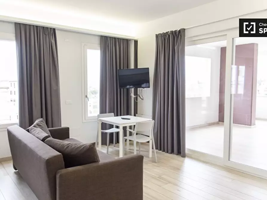 Immagine 3 di Appartamento in affitto  in Via di Acqua Bullicante a Roma