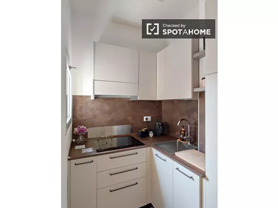 Immagine 3 di Ufficio in affitto  in Via Bari a Milano