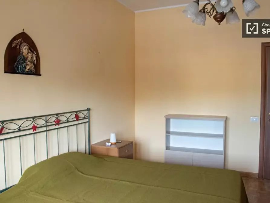 Immagine 1 di Camera condivisa in affitto  in Via Quirino Majorana a Roma