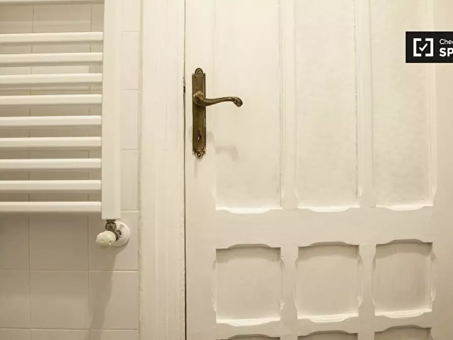 Immagine 11 di Camera condivisa in affitto  in Largo Magnagrecia a Roma