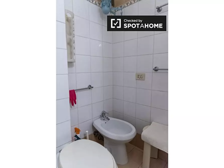 Immagine 8 di Camera condivisa in affitto  in Via Salvatore di Giacomo a Roma