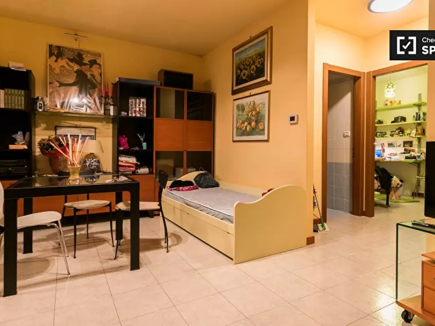 Immagine 3 di Camera condivisa in affitto  in Via Amico Aspertini a Roma