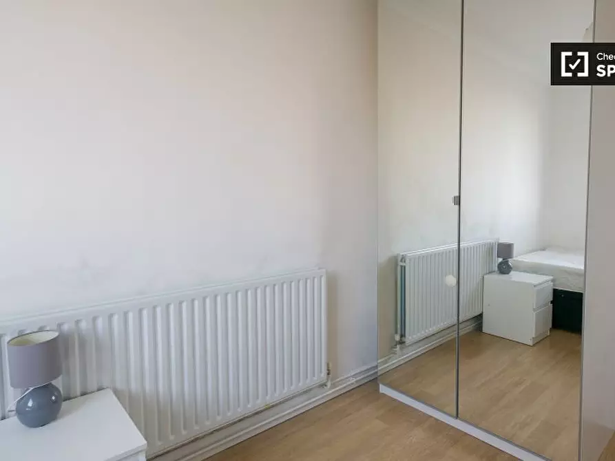 Immagine 3 di Camera condivisa in affitto  in St.Anns Rd, White City, London W11 4ST, UK a Kensington